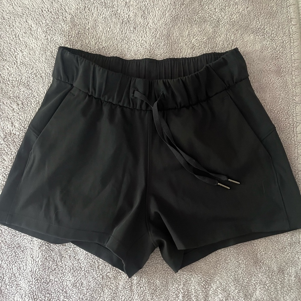 Lululemon Casual Shorts - High Waist with Pockets 6”